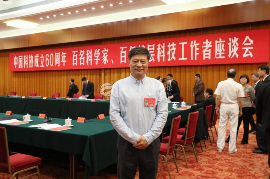 我馆孟庆金馆长参加座谈会.jpg